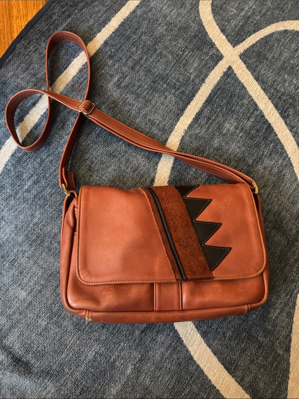 🍁Brown Leather Crossbody Bag with Suede Accent🍁